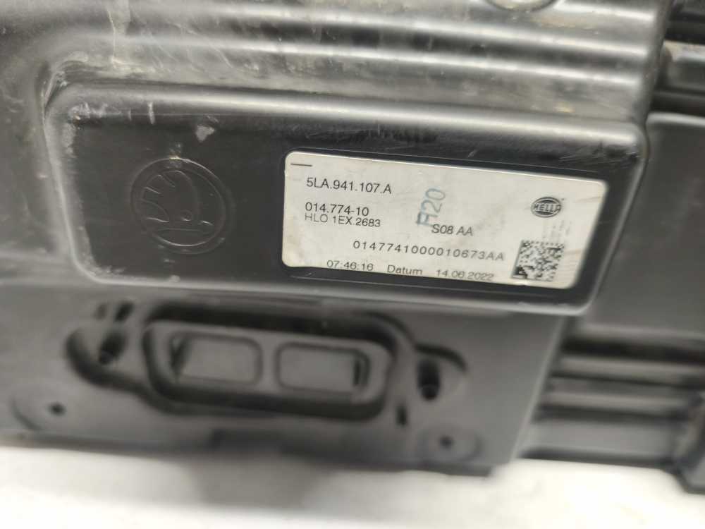 CALANDRE SKODA - Vue 3